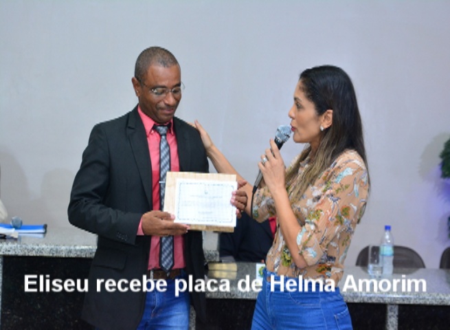 ELISEU RECEBE HOMENAGEM DE HELMA AMORIM